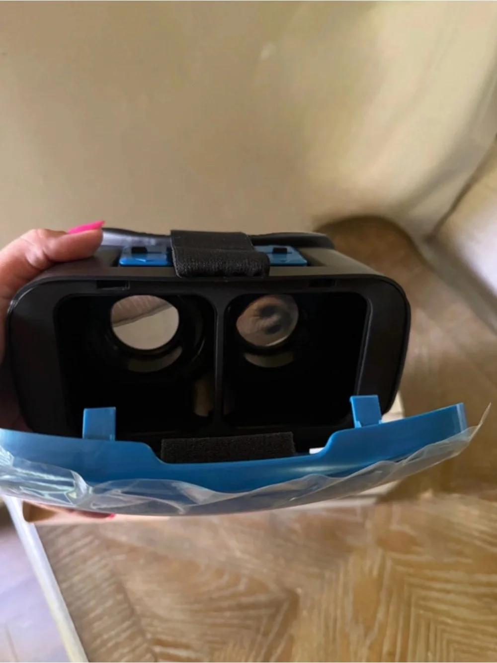 On Running Bright Blue Smartphone VR Headset with Black Strap